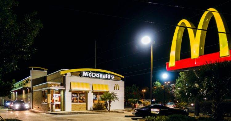 Customer Vows To Never Eat McDonald’s Again After What He Saw In The Parking Lot