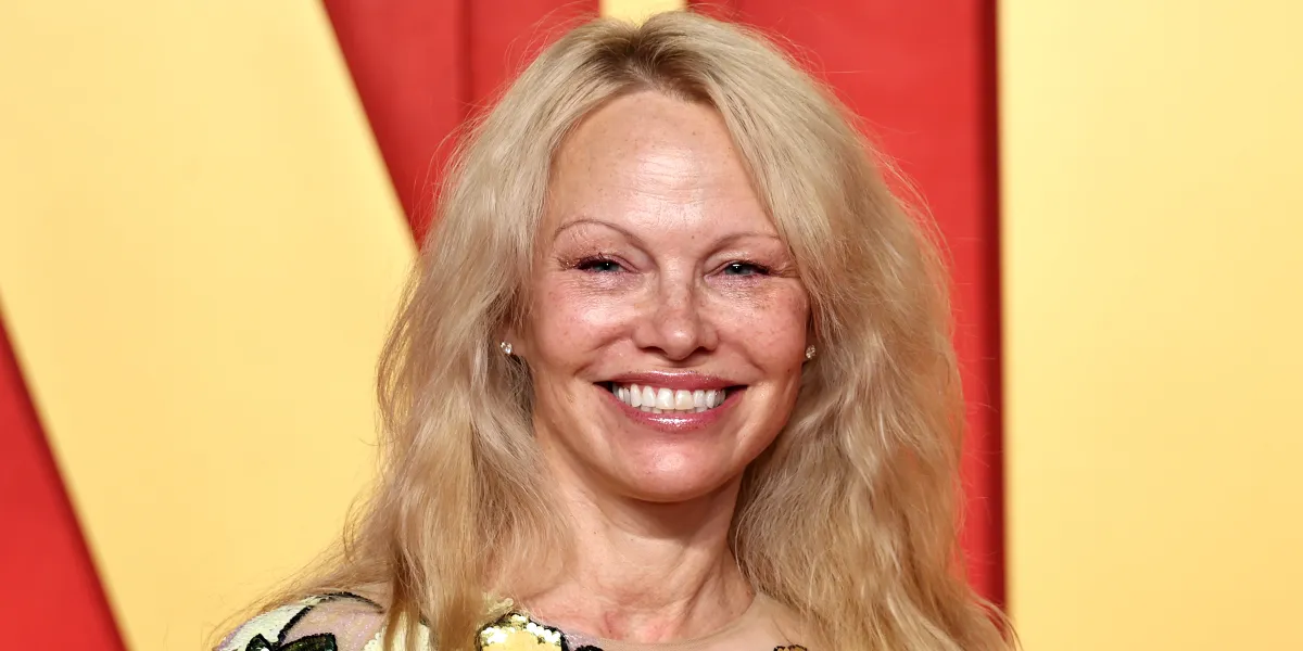 Pamela Anderson Opens the Doors to Her House Where She Cooks Vegetable Soup & Does Laundry – Photos