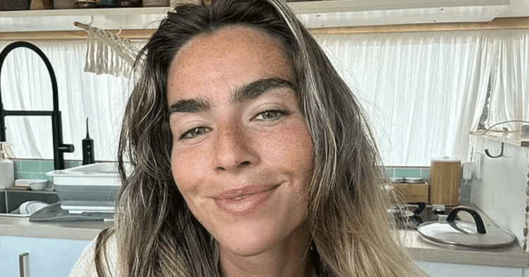 Mom Is Teaching Her Daughter To Depend On A Man